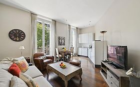Champs-Elysees & Arc De Triomphe - Cityapartmentstay