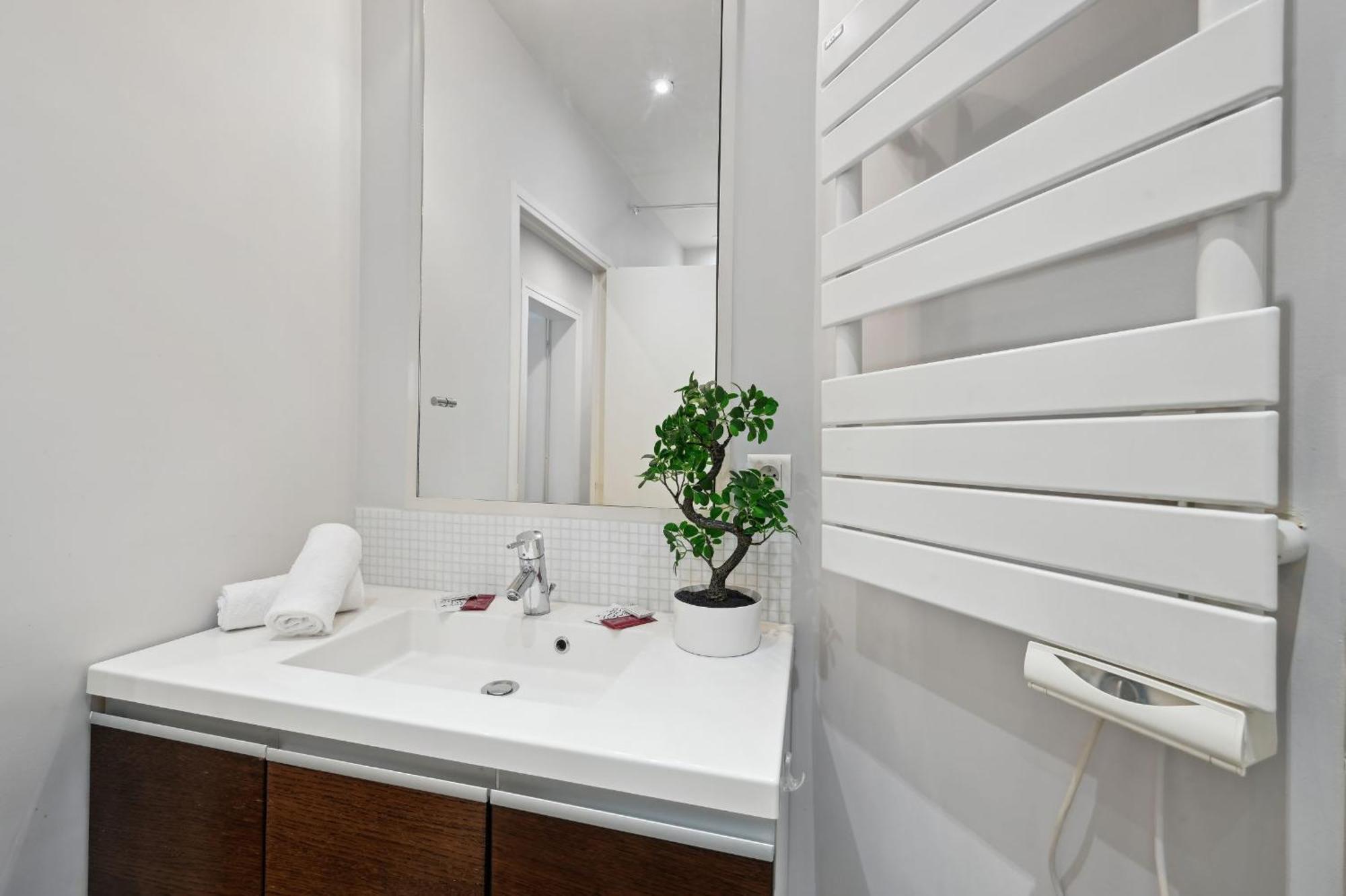 Champs-Elysees & Arc De Triomphe - Cityapartmentstay Paris Extérieur photo