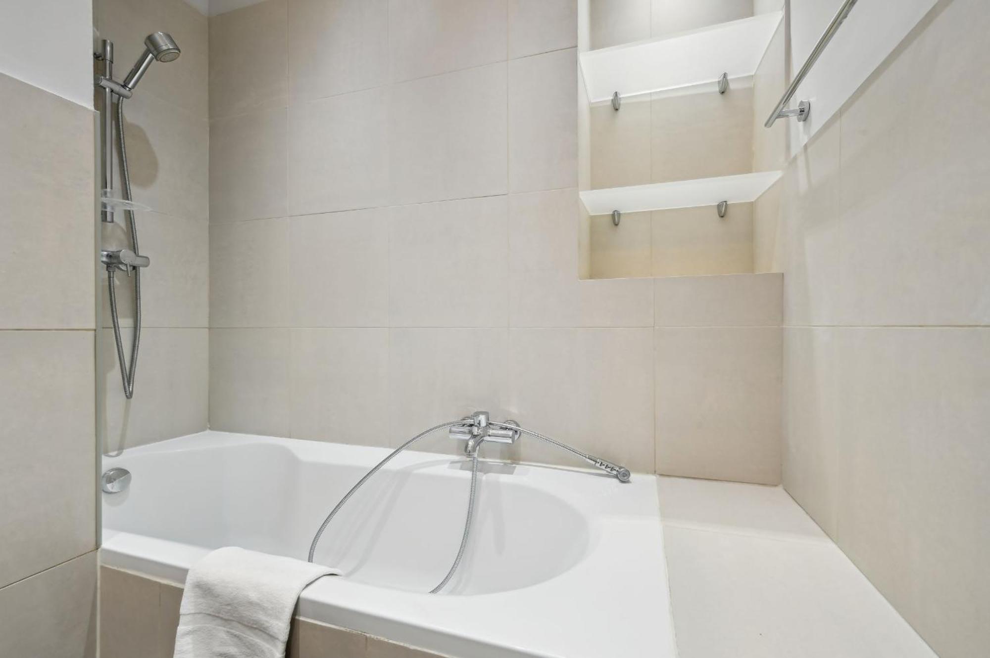 Champs-Elysees & Arc De Triomphe - Cityapartmentstay Paris Extérieur photo